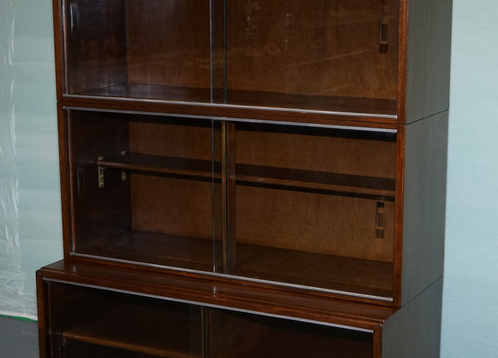CIRCA 1930s MINTY OF OXFORD THREE TIER GLASS FRONT BARRISTER BOOKCASE CABINET
