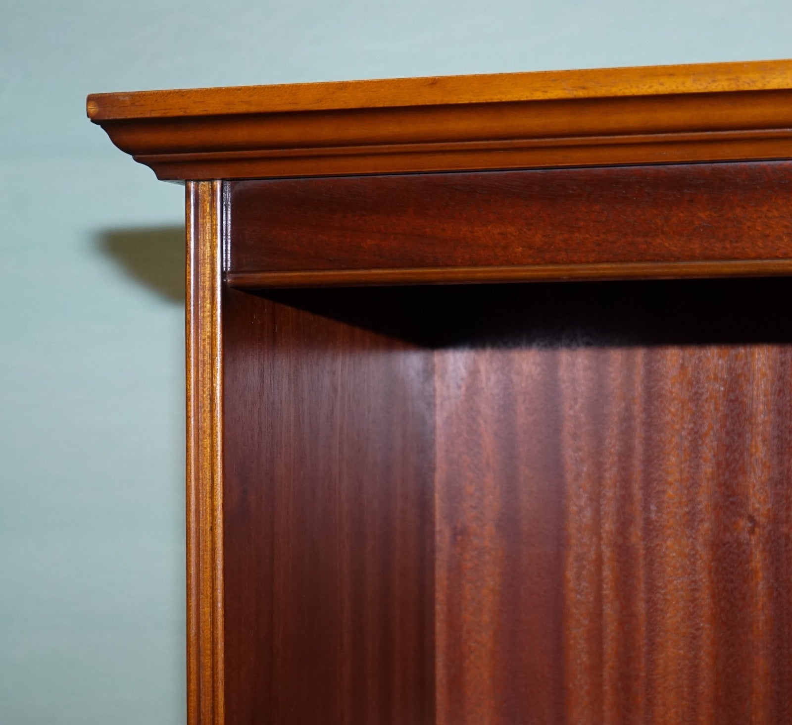 ENGLISH TRADITIONAL BRADLEY DISPLAY CABINET BOOKCASE WITH SHELVES AND CUPBOARD