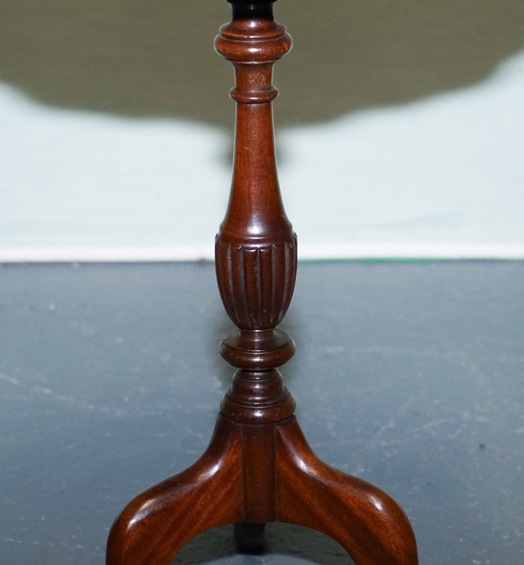 ANTIQUE HARDWOOD SCALLOPED EDGE TOP SIDE TABLE ON TRIPOD FEET c. 1930