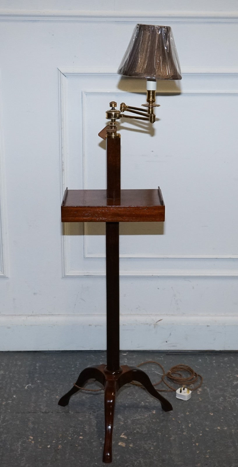 RARE HARRODS LONDON ENGLISH READING LAMP STAND SIDE TABLE WITH LAMP