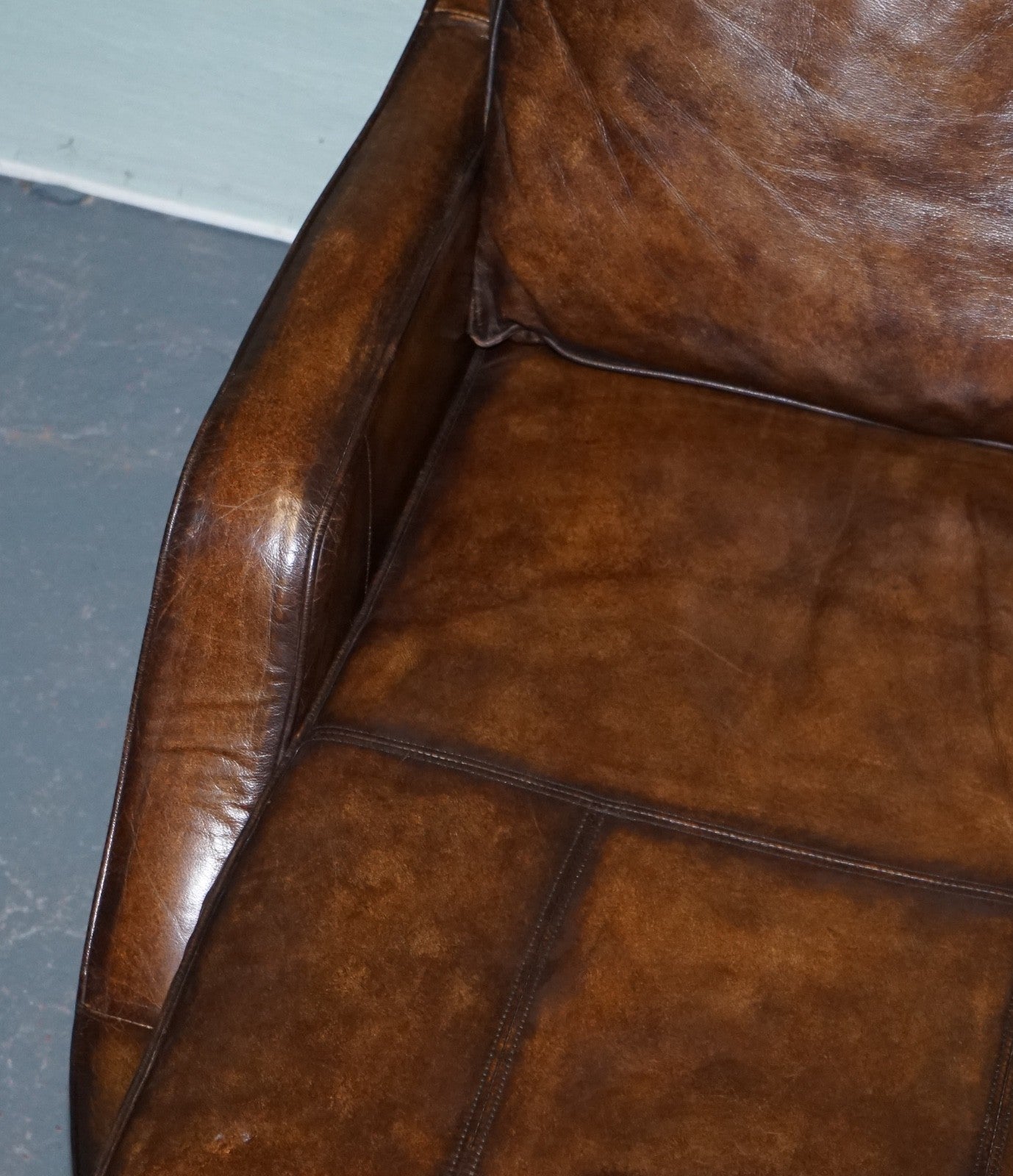 DEEP COGNAC HAND DYED LEATHER CHAISE LOUNGE ARMCHAiR SEATING