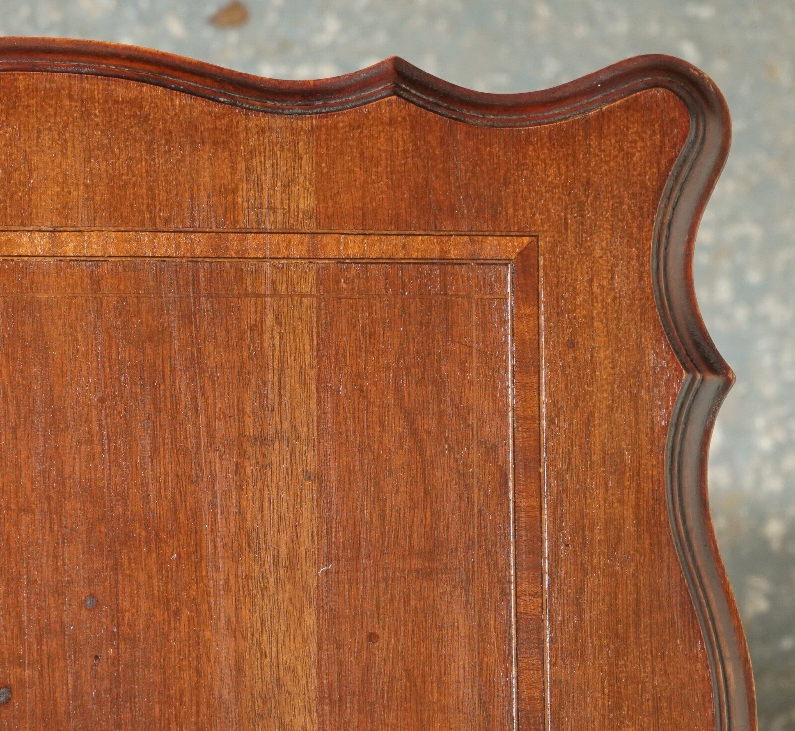 ANTIQUE EDWARDIAN REVOLVING BOOKCASE WITH A SERPENTINE SHAPED TOP