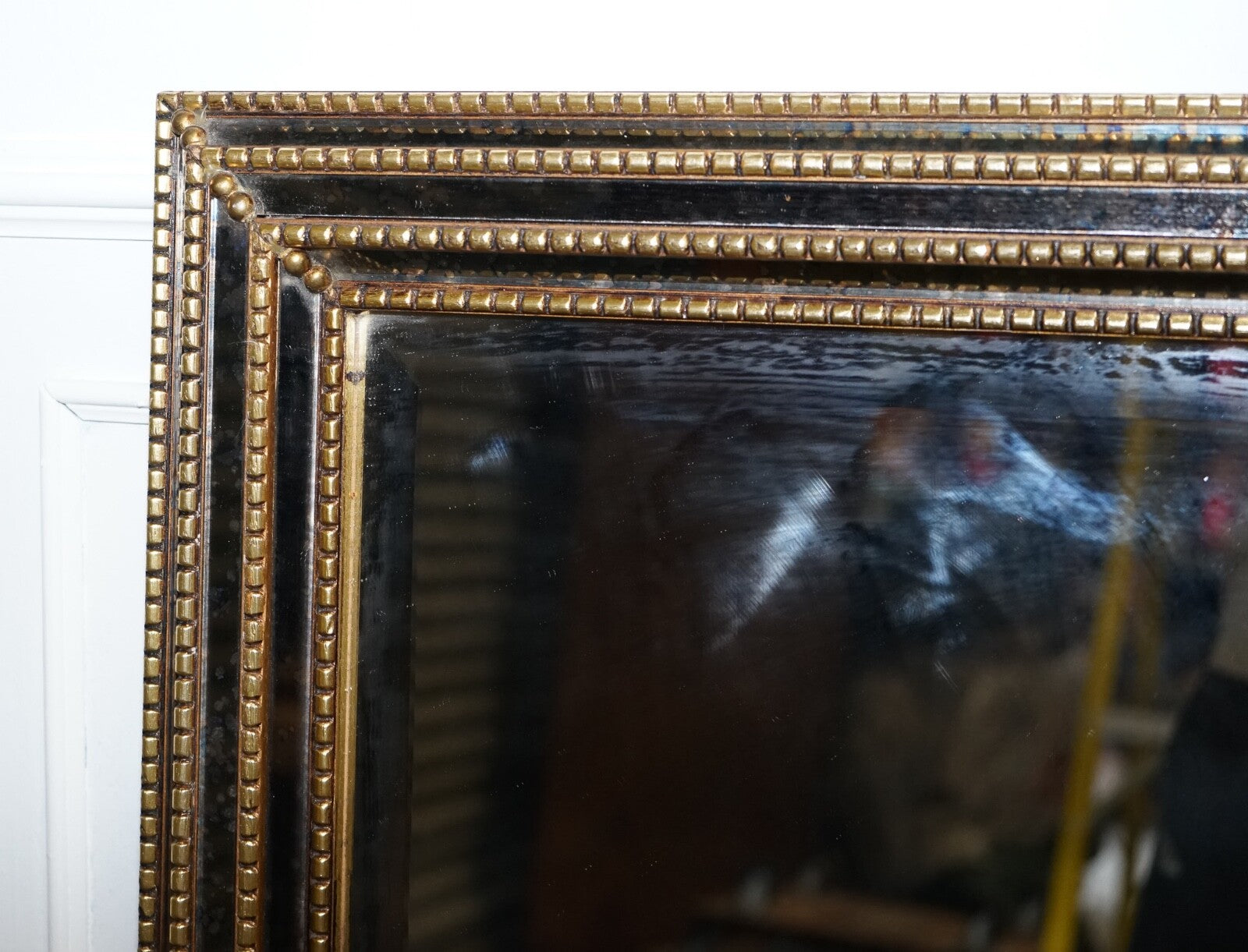 LOVELY BEVELLED TRIPLE GOLD BEAD DECORATION FOXING EFFECT