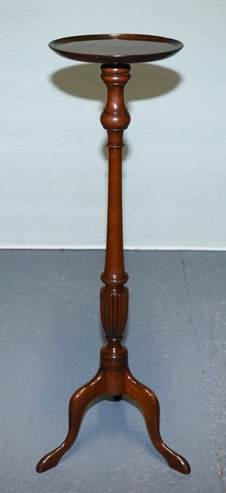 ANTIQUE HARDWOOD TRIPOD PEDESTAL PLANT TABLE STAND HAND TURNED COLUMN