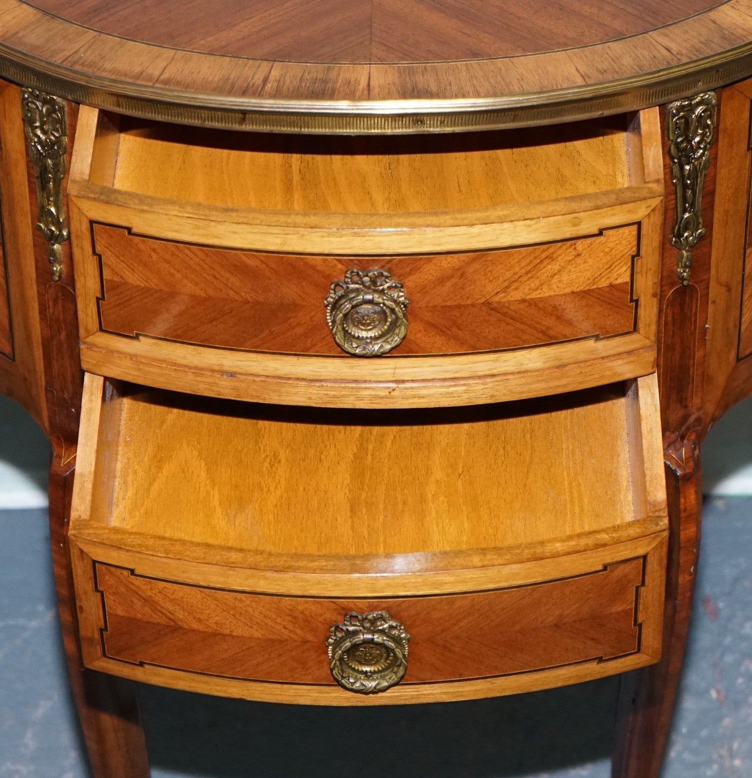 LOUIS XV STYLE MARQUETRY SIDE TABLE NIGHTSTAND WITH GiLT GOLD MOUNTS