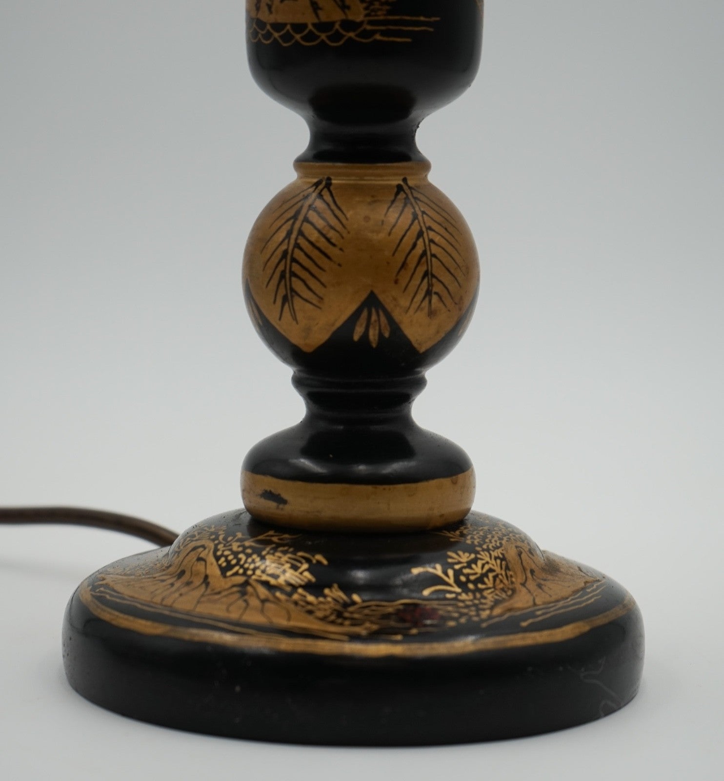 20TH CENTRY HAND PAINTED CHINOISERIE TABLE LAMP
