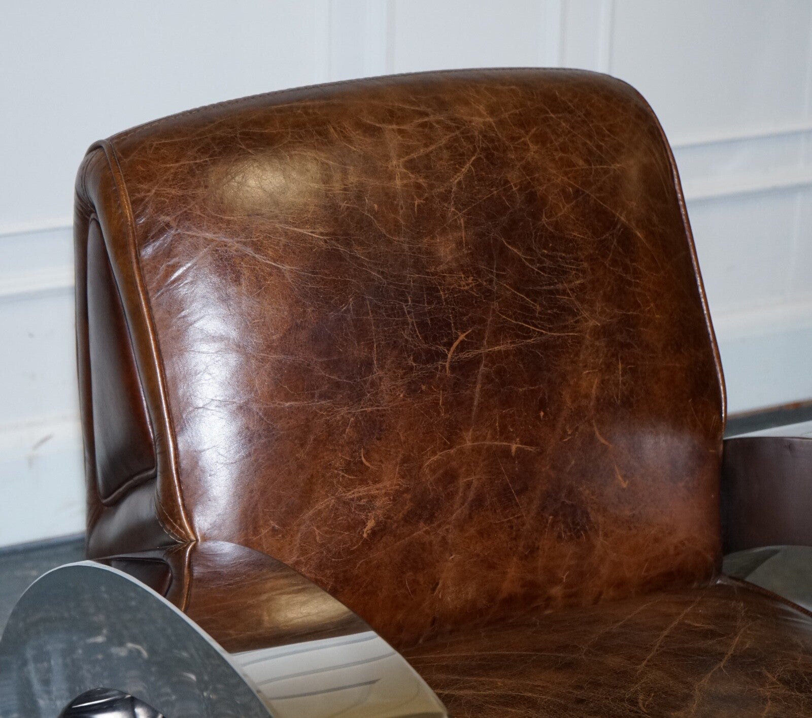 STUNNING PAIR OF FRENCH ART DECO CHROME AVIATOR HERITAGE BROWN LEATHER ARMCHAIRS