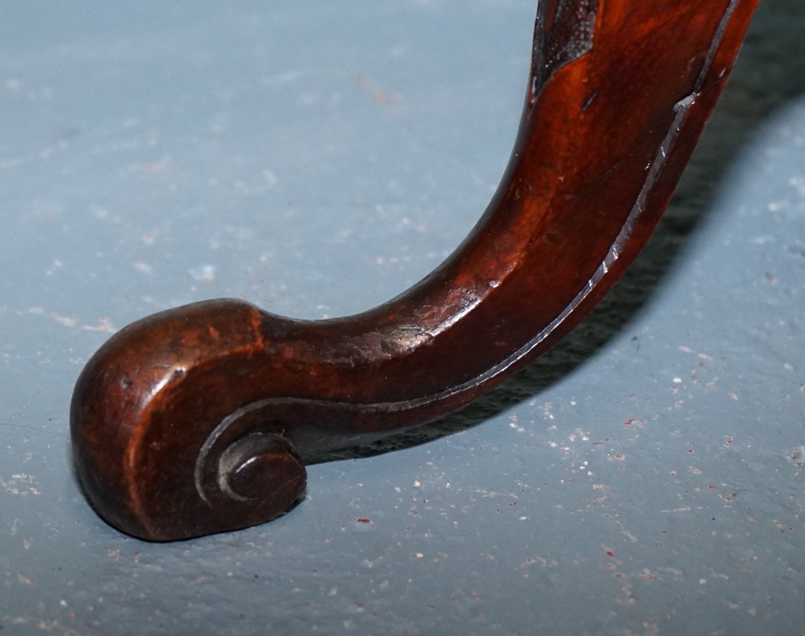 ANTIQUE VICTORIAN TRIPOD SIDE TABLE ROUND WINE TABLE WITH CABRIOLE LEGS