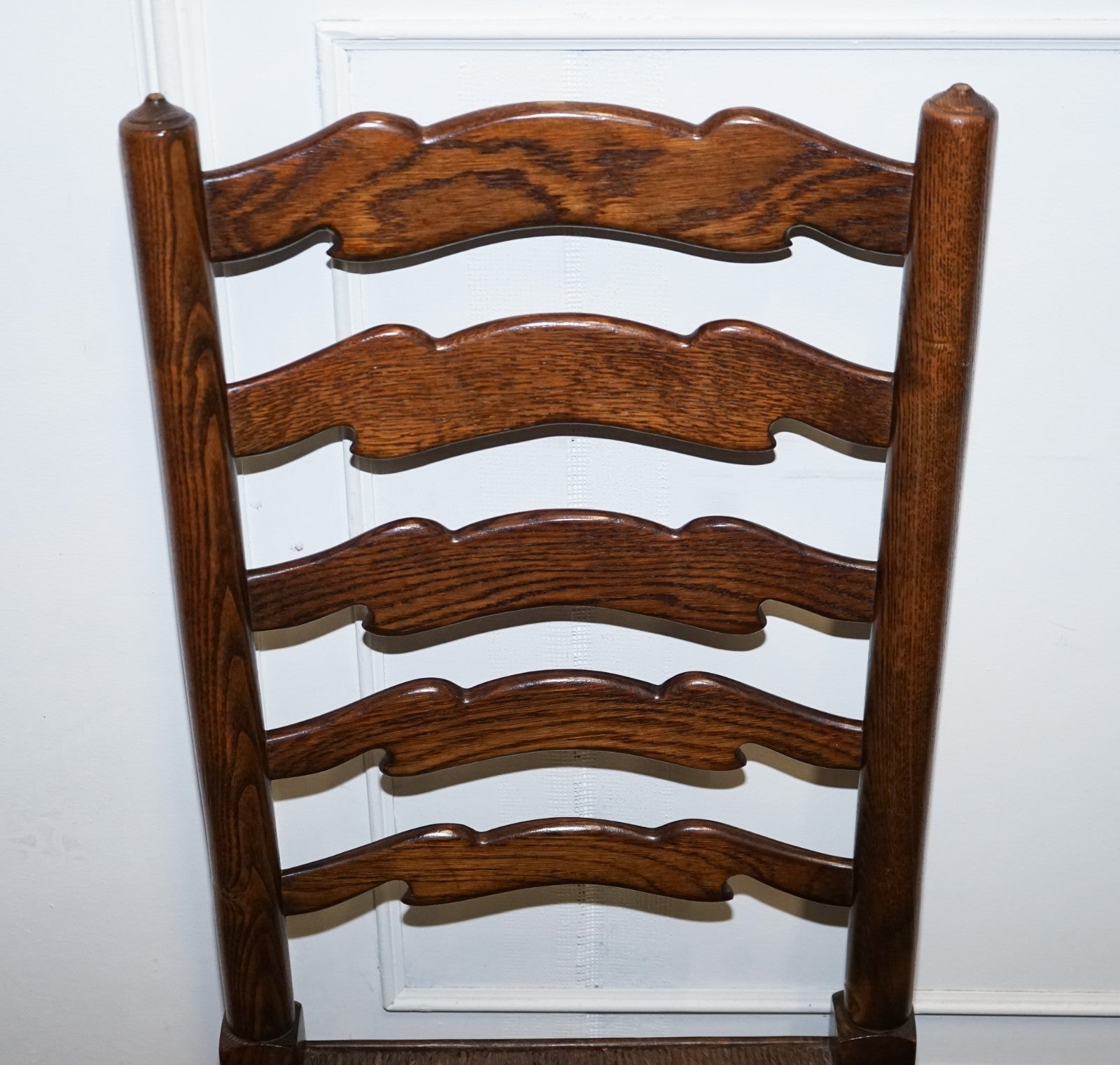 SET OF SIX ENGLISH ANTIQUE CIRCA 1910 LADDERBACK RUSH SEAT DINING CHAIRS