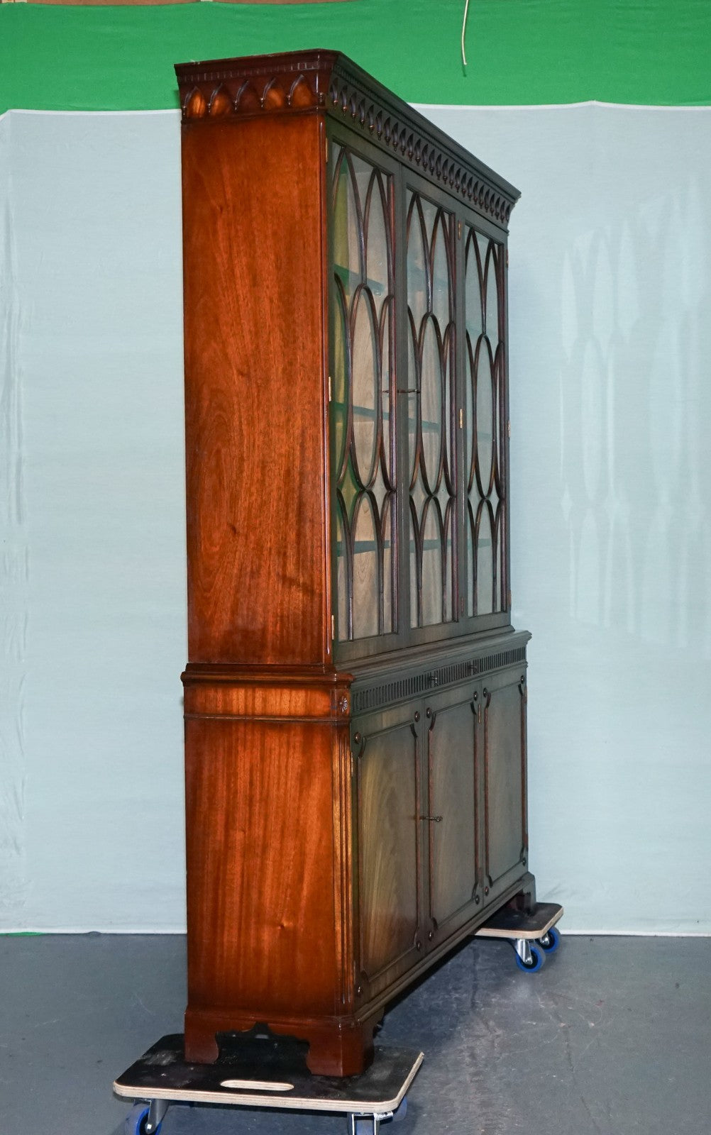 ViNTAGE BEVAN FUNNELL HARDWOOD BREAKFRONT BOOKCASE DISPLAY CABINET