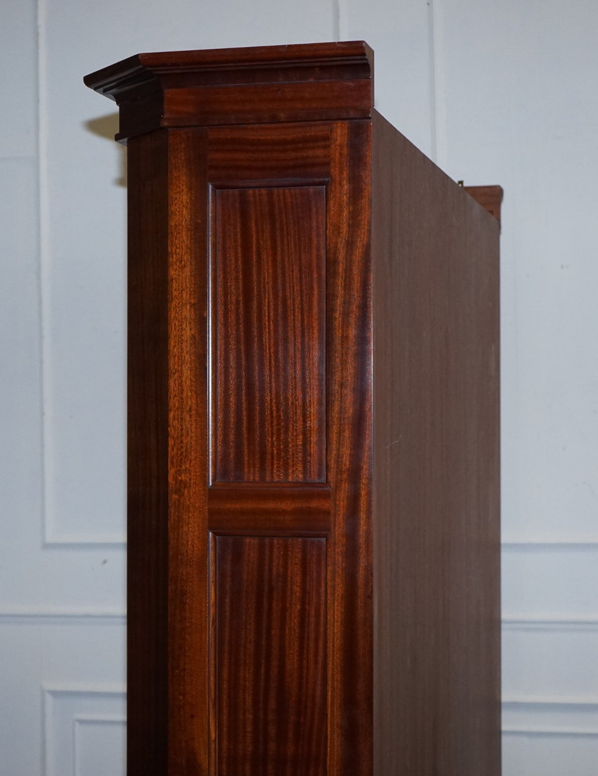 STUNNING LARGE BESPOKE PANELLED HALLWAY CUPBOARD WARDROBE AMOIRE