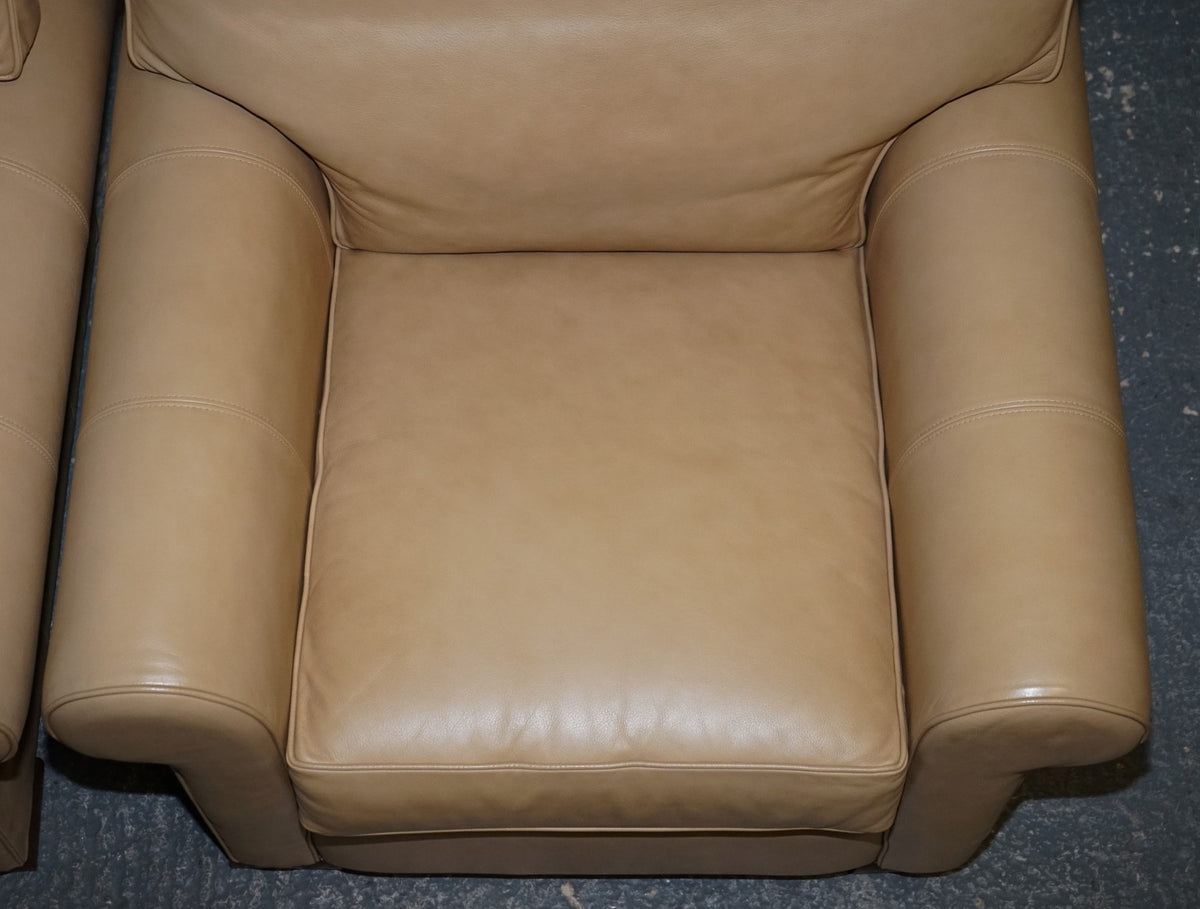 FINE LATTE BROWN LEATHER PAIR OF ARMCHAIRS MADE BY MULTIYORK ENGLAND