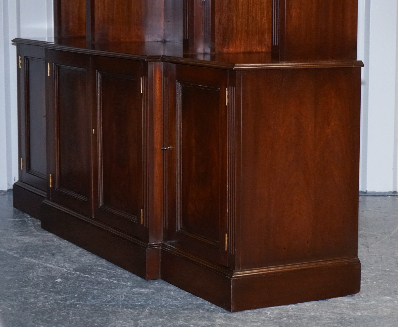 REGENCY STYLE BREAKFRONT OPEN BOOKCASE DISPLAY CABINET SHELVES & CUPBOARDS