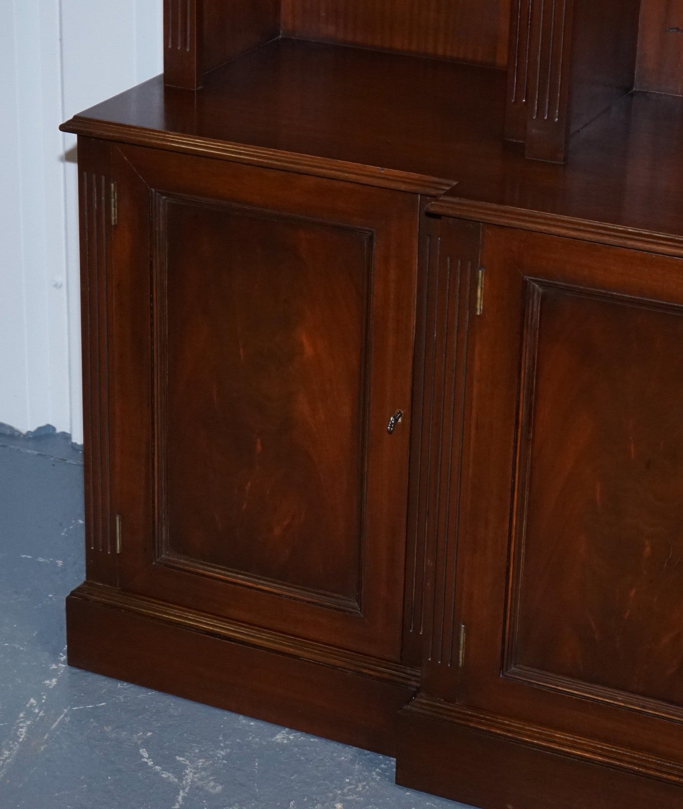 REGENCY STYLE BREAKFRONT OPEN BOOKCASE DISPLAY CABINET SHELVES & CUPBOARDS