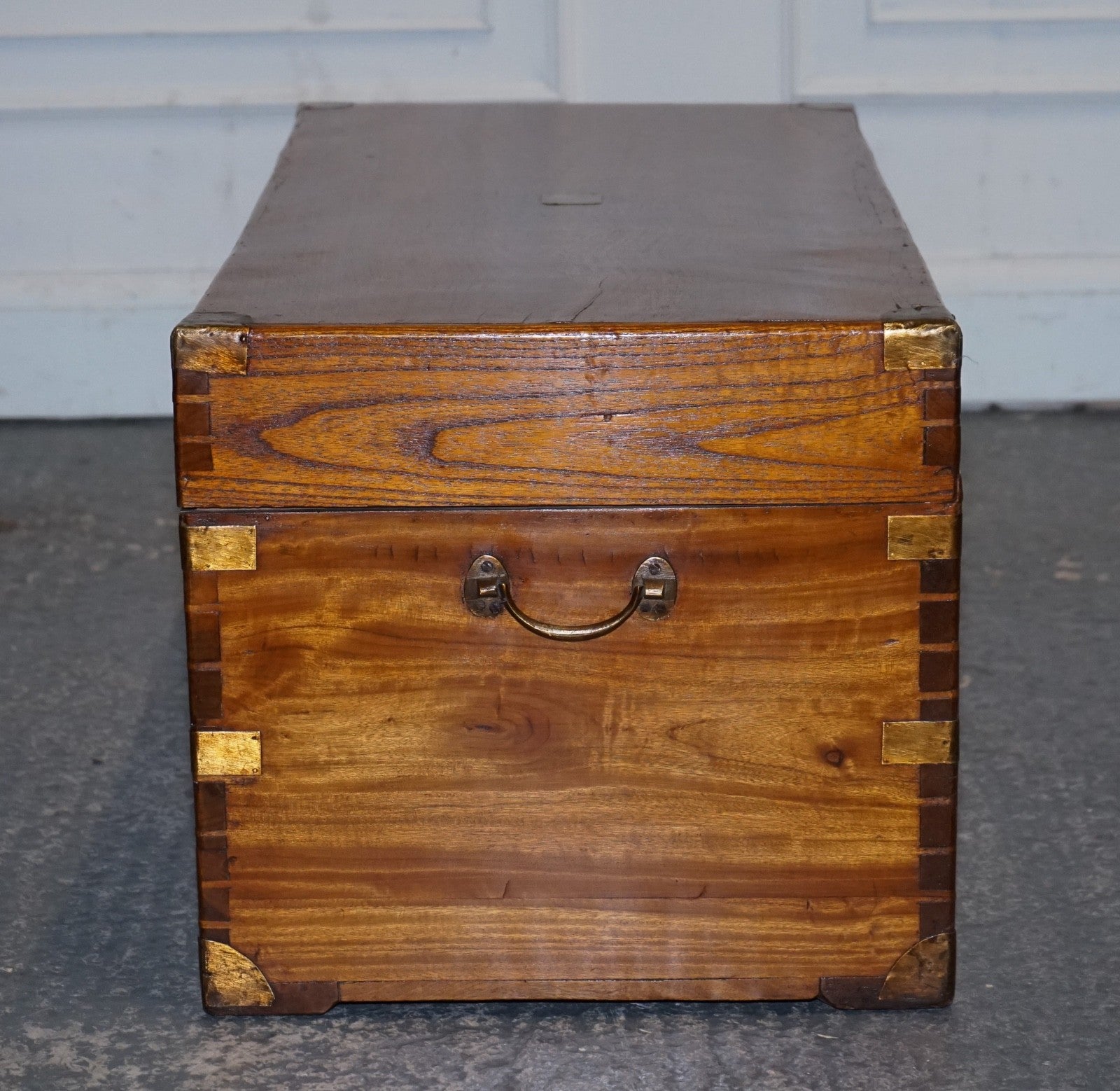 19TH CENTURY ENGLISH ANTIQUE FULLY RESTORED CAMPHOR WOOD CHEST STORAGE TRUNK