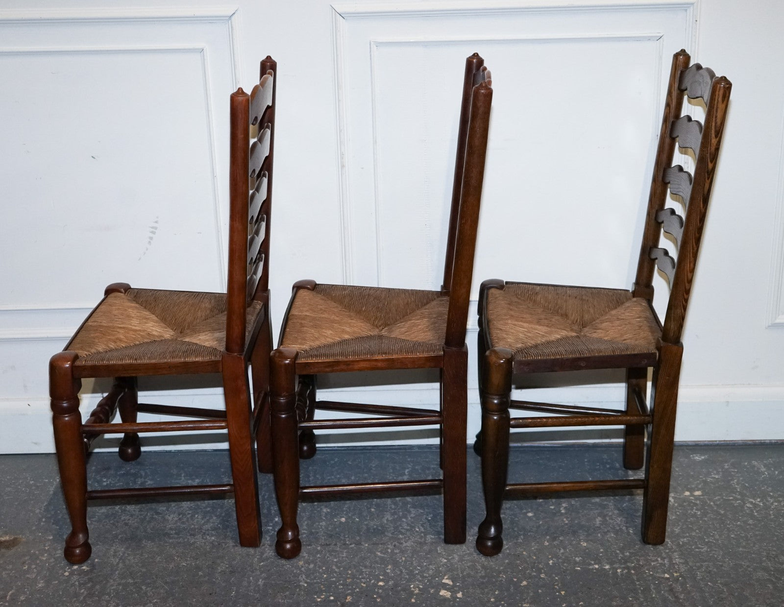 SET OF SIX ENGLISH ANTIQUE CIRCA 1910 LADDERBACK RUSH SEAT DINING CHAIRS
