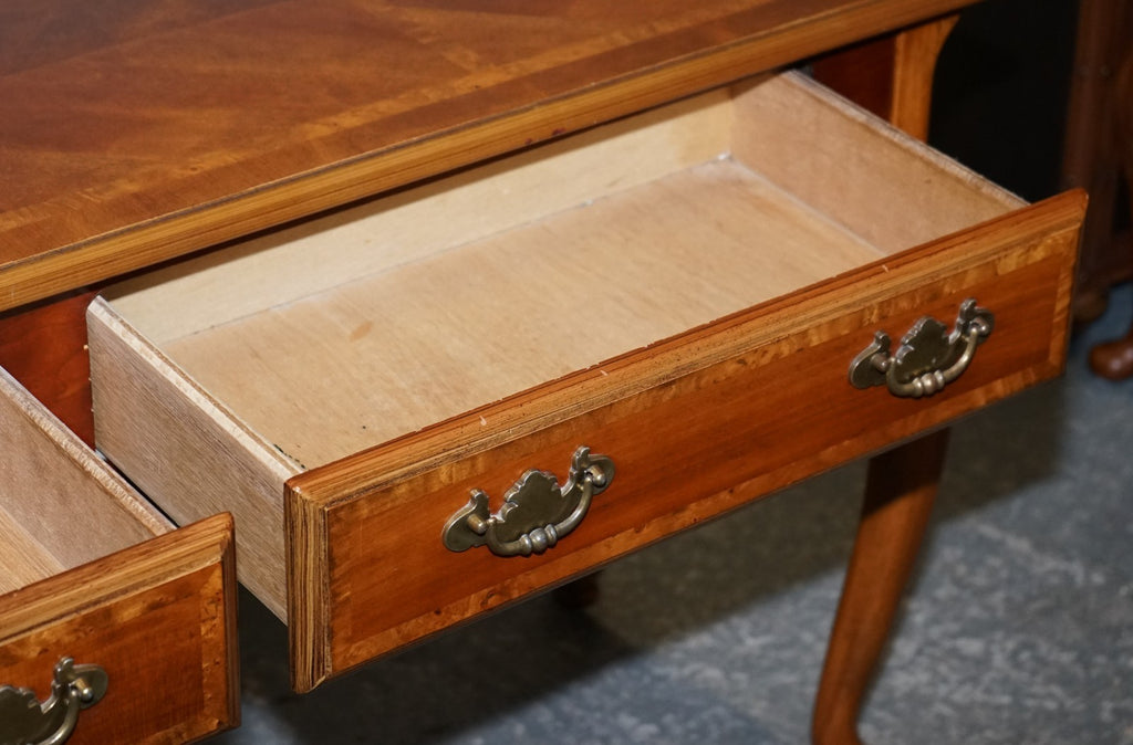 GEORGIAN STYLE WALNUT SIDE CONSOLE TABLE ON CABRIOLE LEGS CIRCA 1980'S