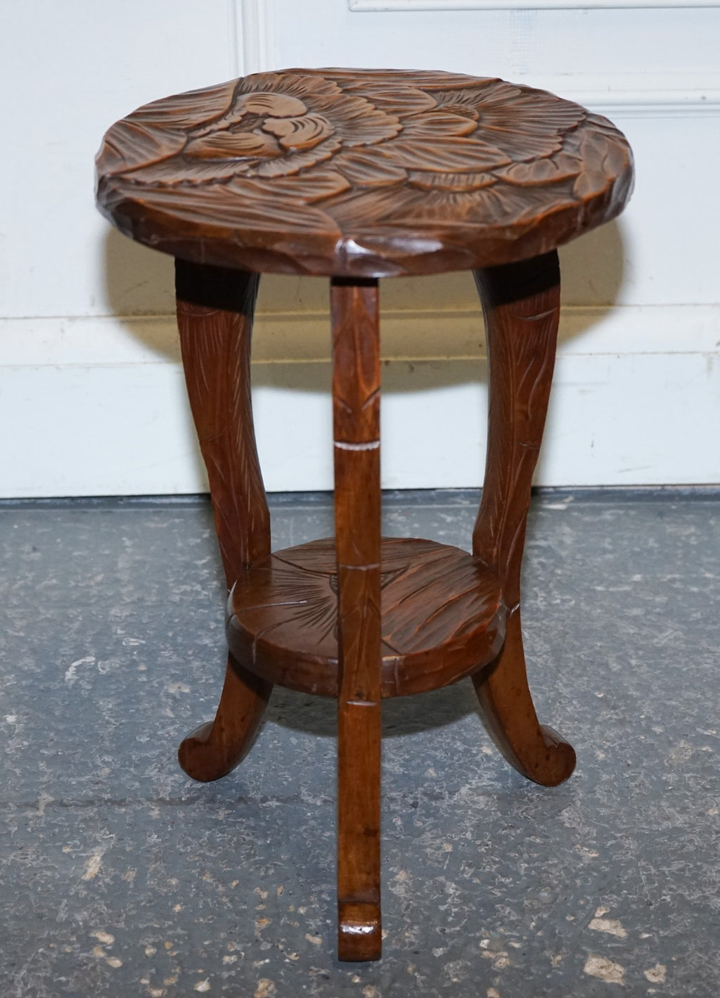 RESTORED 19TH CENTURY LIBERTYS LONDON HAND CARVED OCCASIONAL SIDE LAMP TABLE
