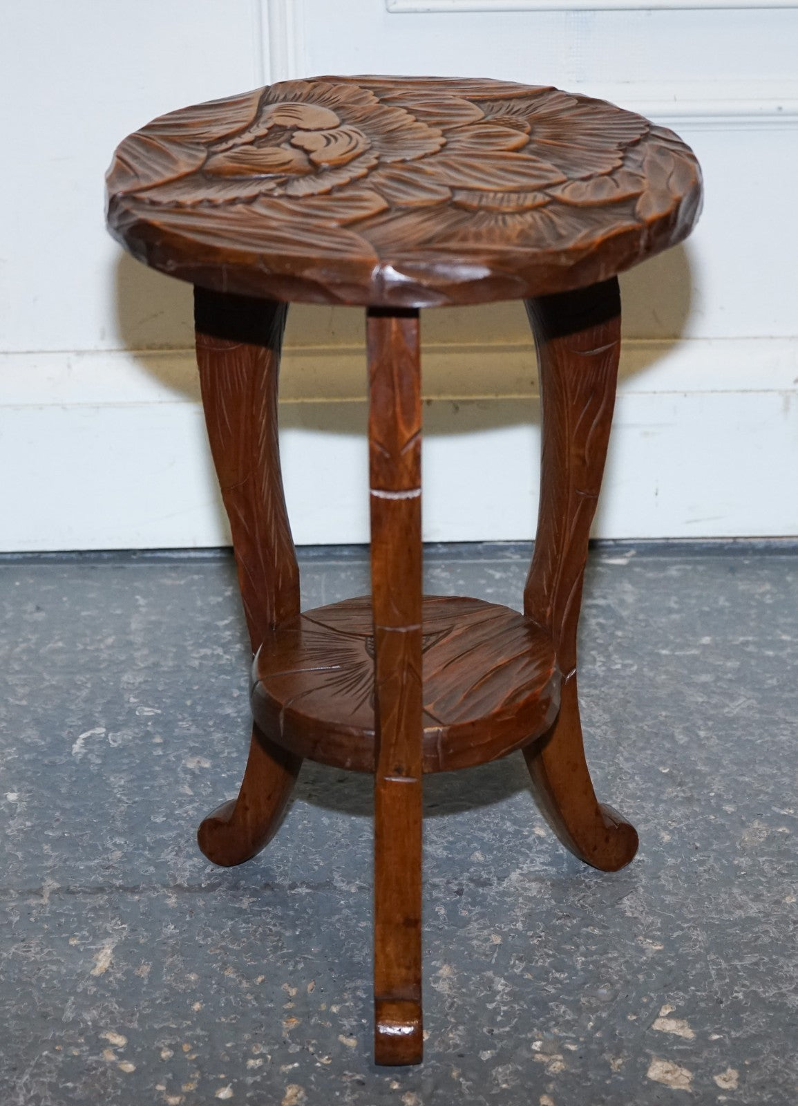 RESTORED 19TH CENTURY LIBERTYS LONDON HAND CARVED OCCASIONAL SIDE LAMP TABLE