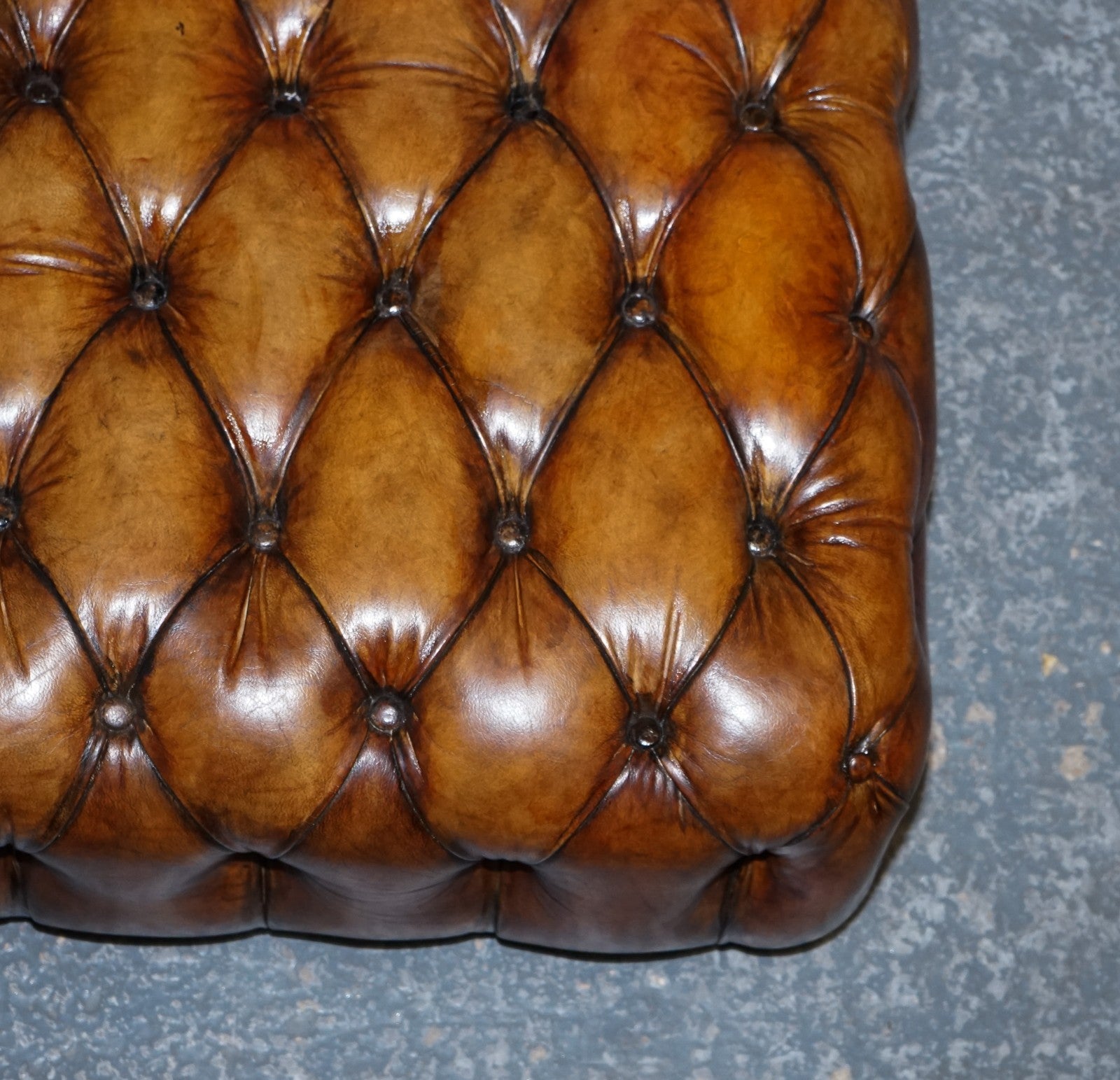 STUNNING LARGE HAND DYED BROWN LEATHER CHESTERFIELD FOOTSTOOL OTTOMAN