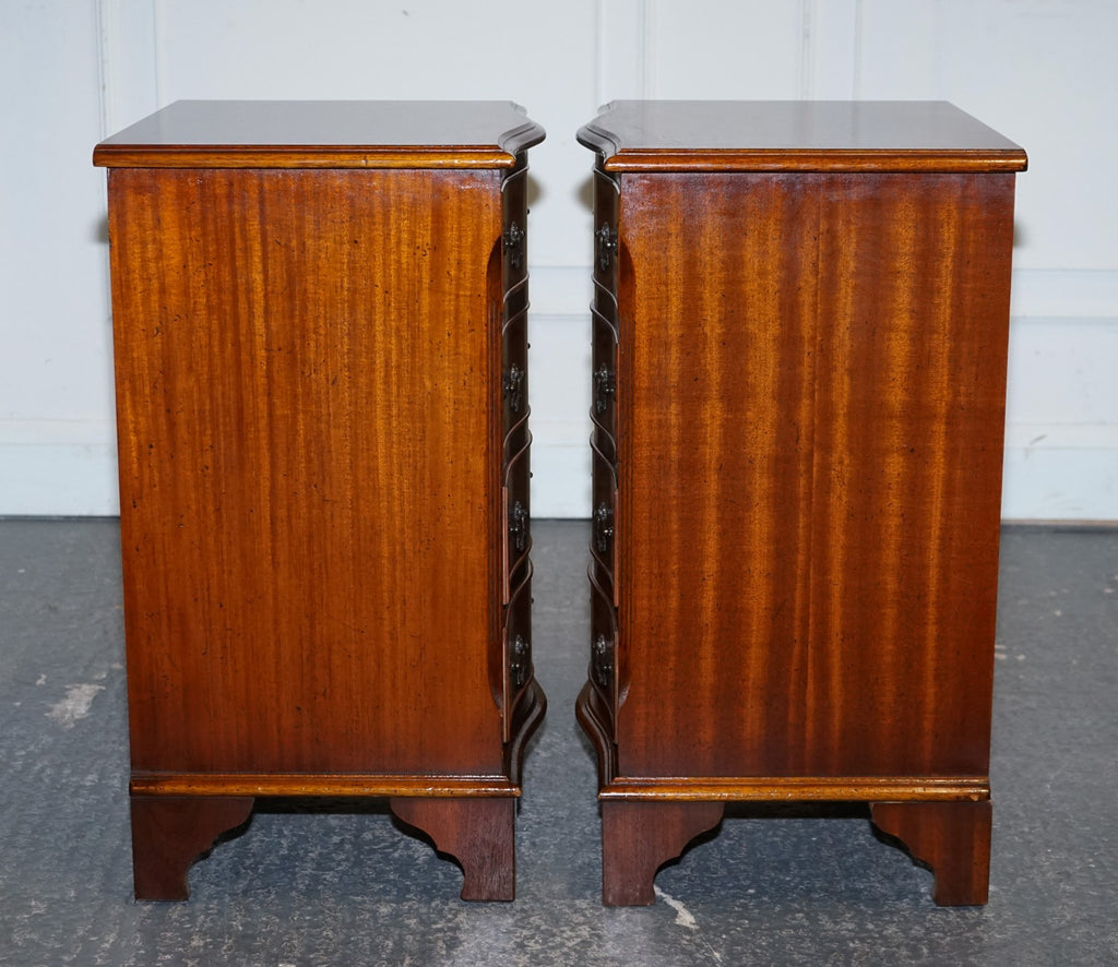 PAIR OF SERPENTINE GEORGIAN STYLE  NIGHTSTANDS BEDSIDE TABLES WITH FOUR DRAWERS