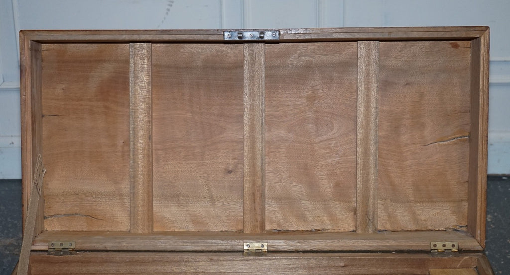 19TH CENTURY ENGLISH ANTIQUE FULLY RESTORED CAMPHOR WOOD CHEST STORAGE TRUNK