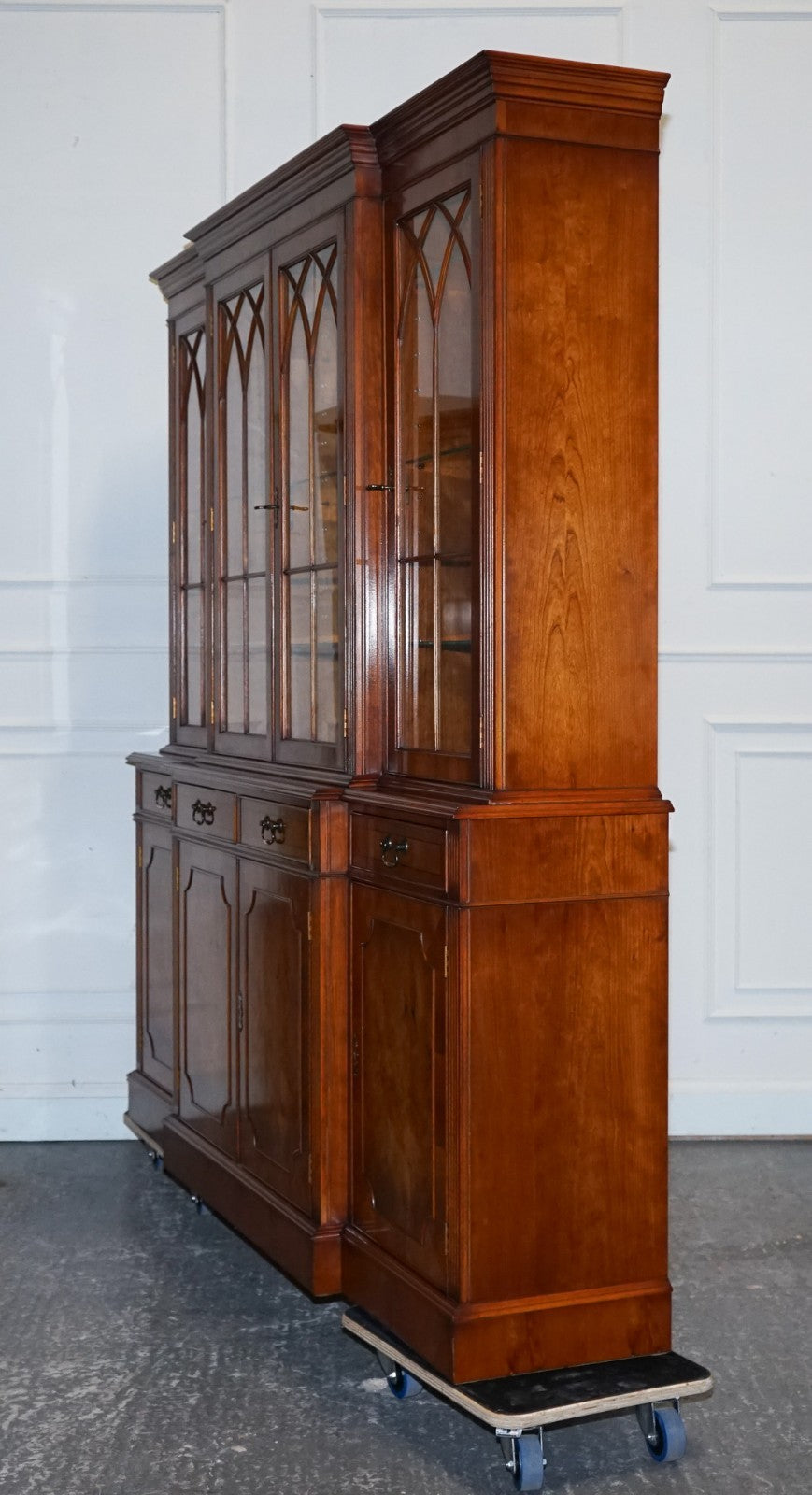 STUNNING GEORGIAN STYLE  BURR YEW BREAKFRONT FOUR DOOR DISPLAY CABINET BOOKCASE