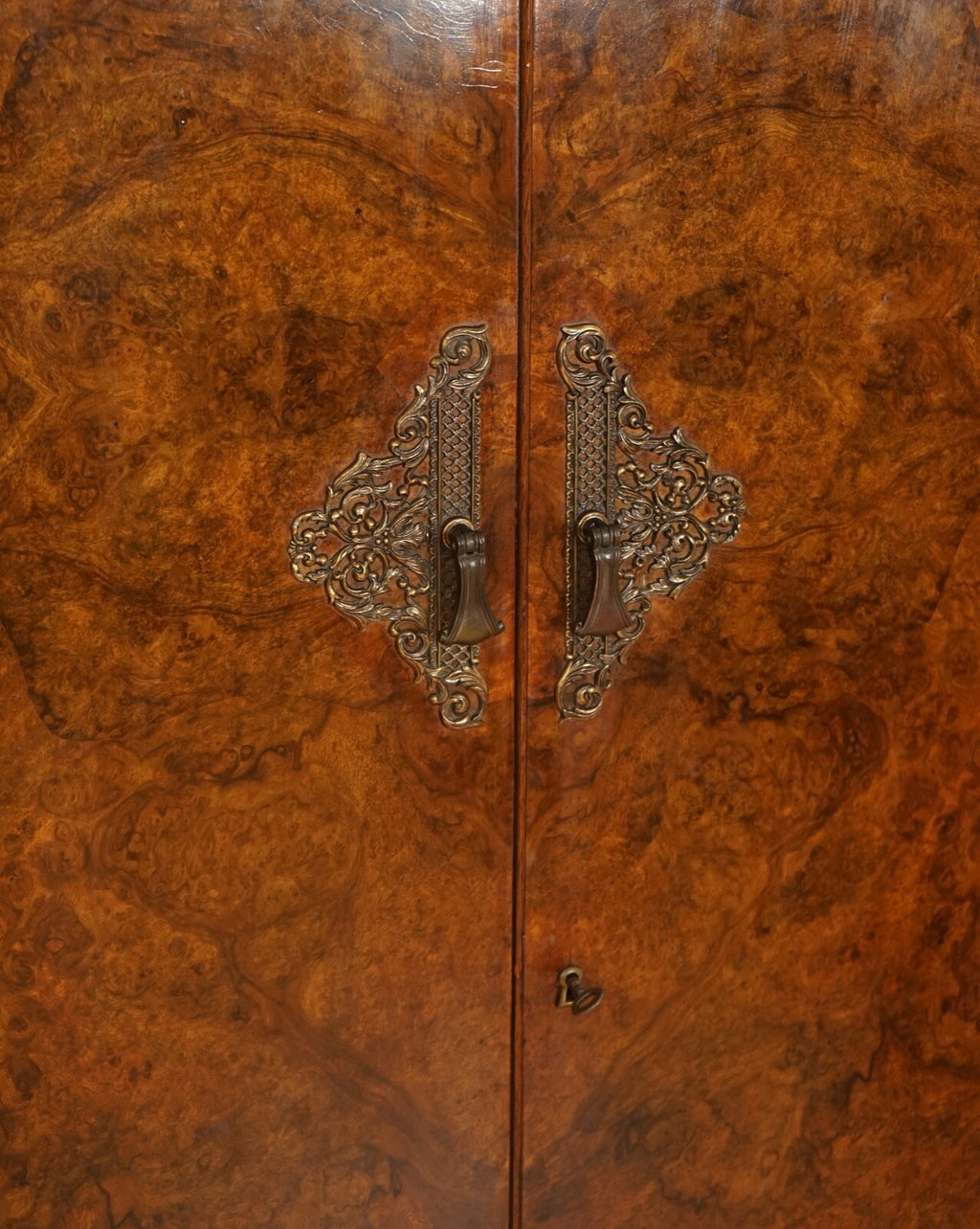 STUNNING MADE IN ENGLAND ART DECO BURR WALNUT DOUBLE WARDROBE