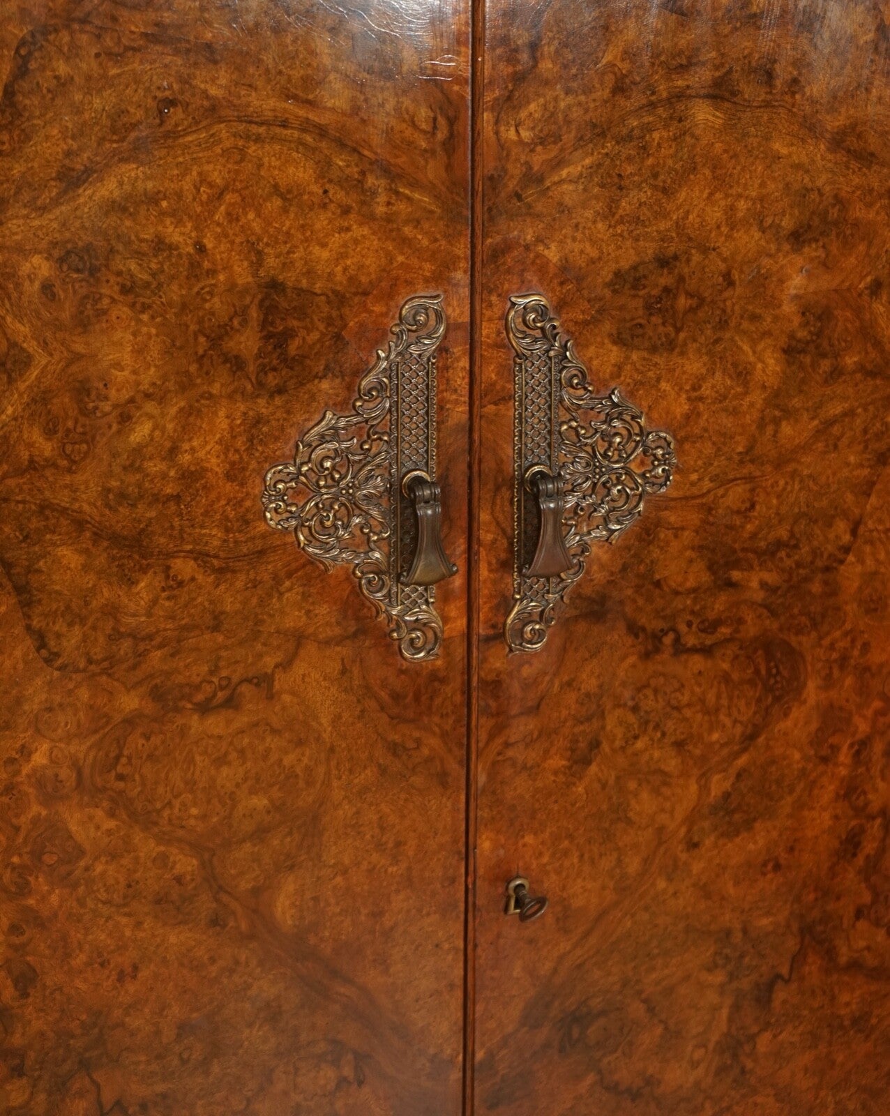 STUNNING MADE IN ENGLAND ART DECO BURR WALNUT DOUBLE WARDROBE