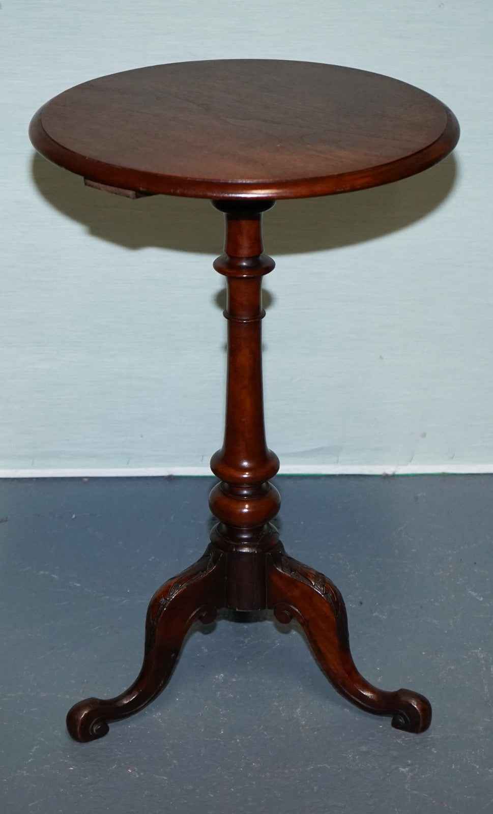 ANTIQUE VICTORIAN TRIPOD SIDE TABLE ROUND WINE TABLE WITH CABRIOLE LEGS