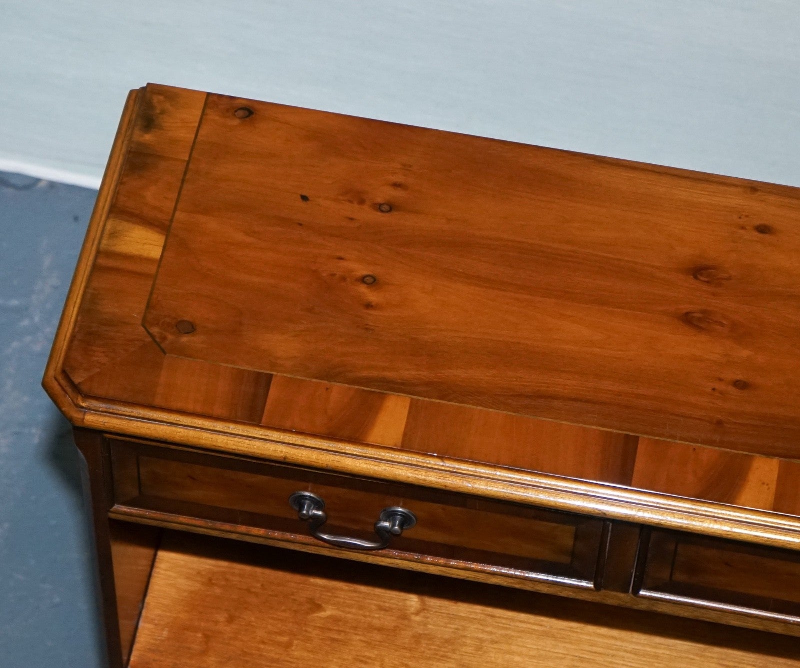 VINTAGE BURR YEW WOOD OPEN DWARF LIBRARY BOOKCASE WiTH TWO DRAWERS