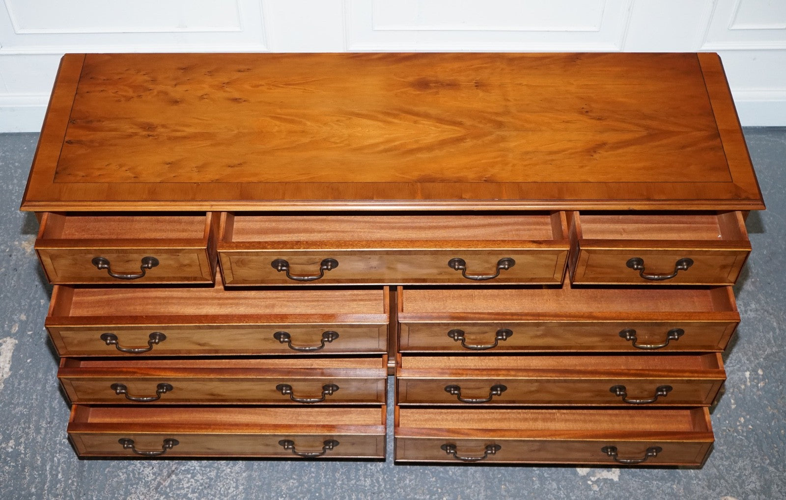 STUNNING GEORGIAN STYLE  WALNUT SIDEBOARD BANK OF DRAWERS
