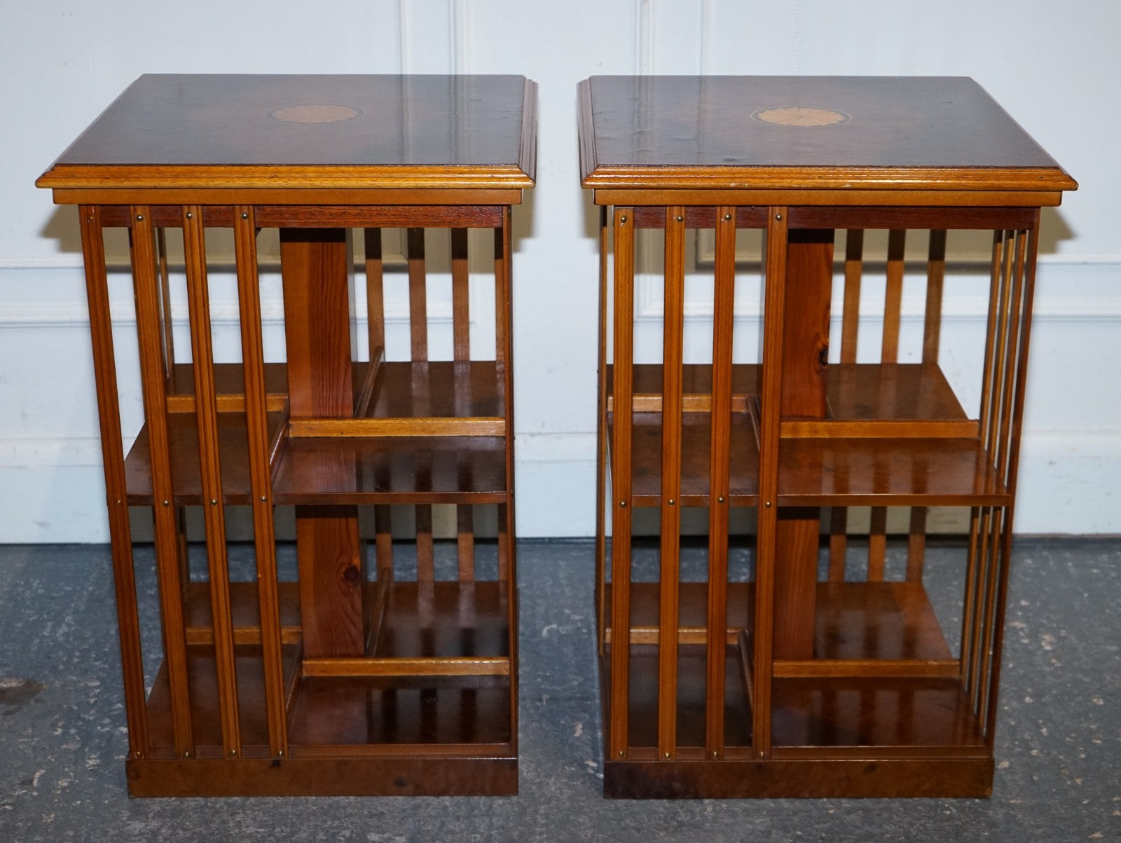 RESTORED PAIR OF ANTIQUE STYLE SHERATON REVIVAL BURR WALNUT BOOKCASES SIDE TABLE