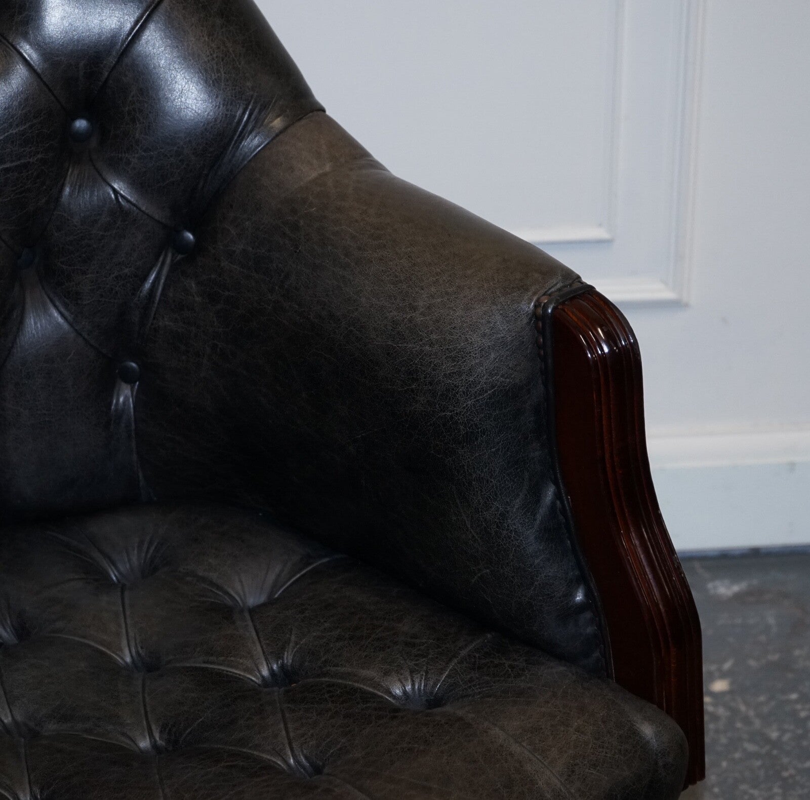 VINTAGE CHESTERFIELD DARK AGED GREY LEATHER DIRECTORS SWIFEL CAPTAINS CHAIR