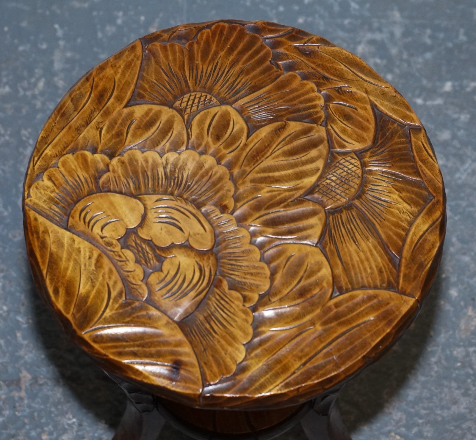 RESTORED 19TH CENTURY LIBERTYS LONDON HAND CARVED OCCASIONAL SIDE LAMP TABLE