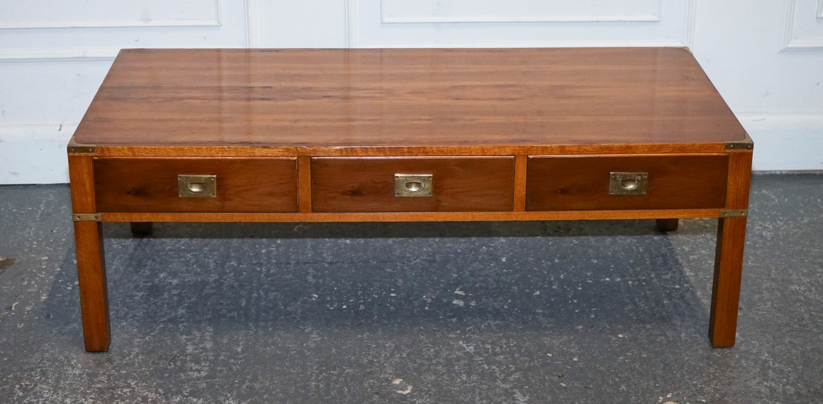VINTAGE YEW WOOD BRASS MILITARY CAMPAIGN 3 DRAWER COFFEE TABLE