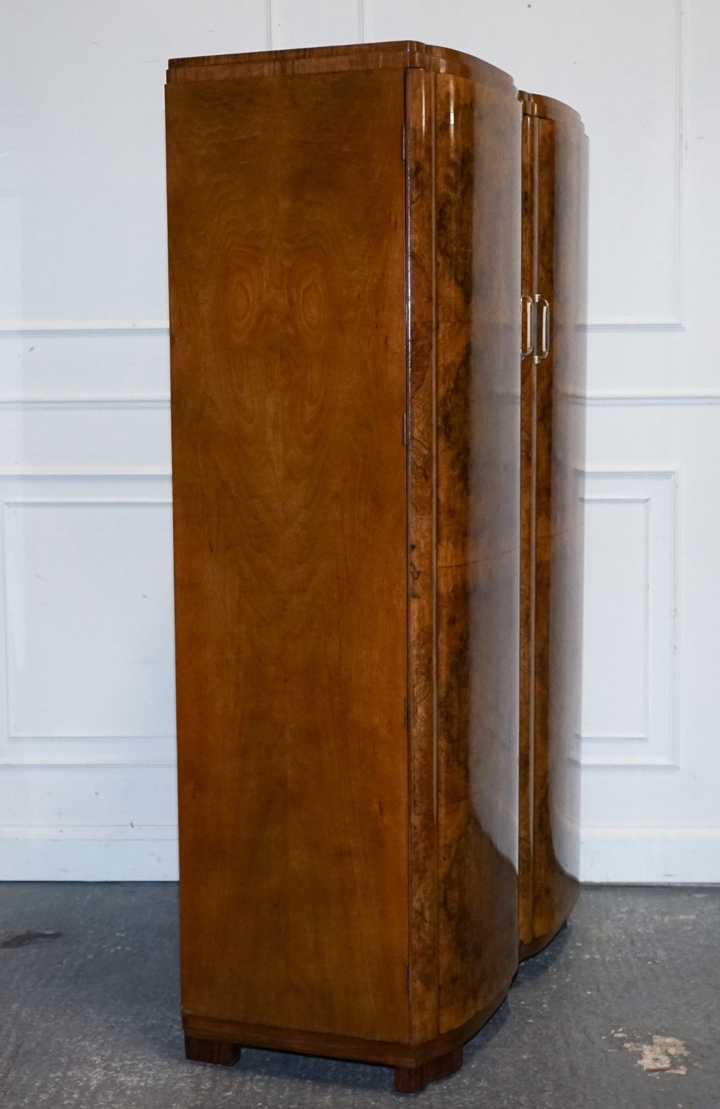 ANTIQUE CIRCA 1930'S ENGLISH BURR WALNUT ART DECO TWO DOOR WARDROBE