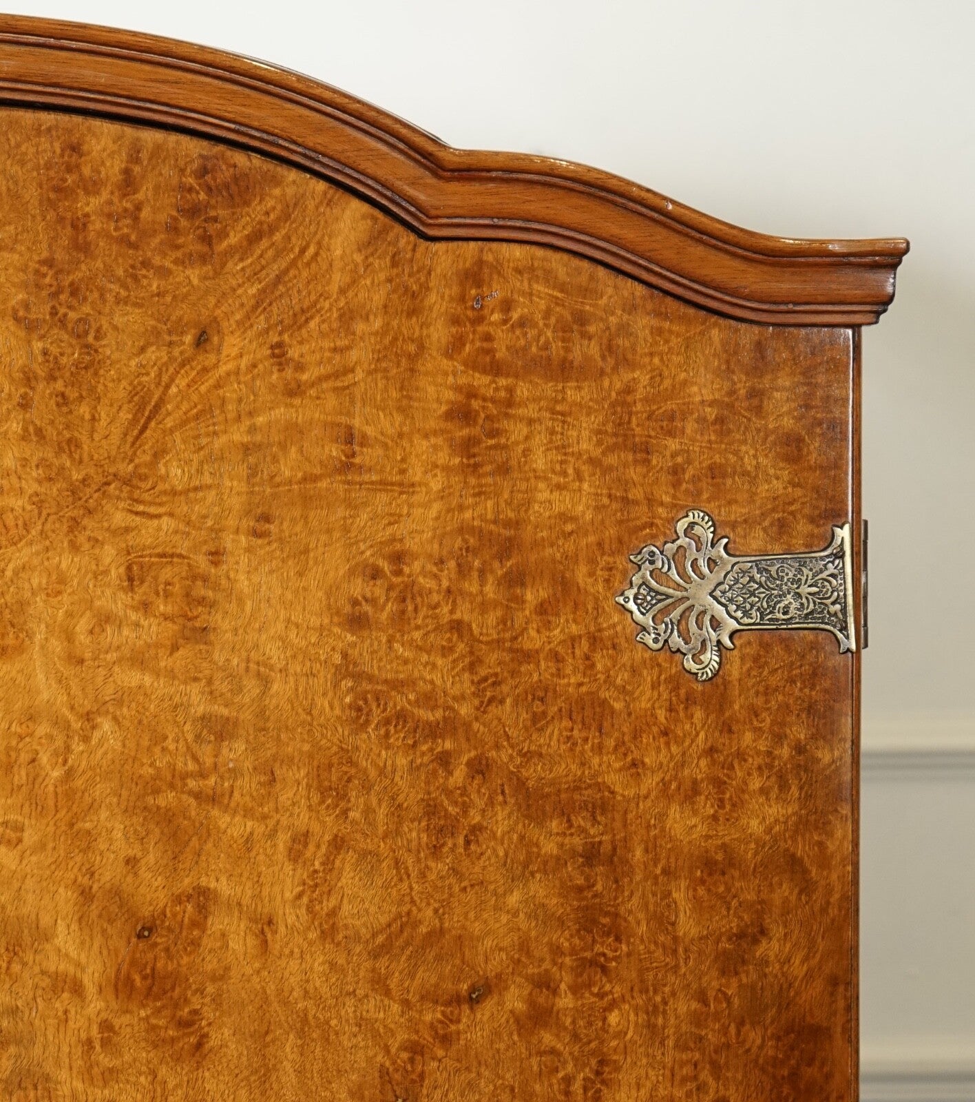 LOVELY 1920'S ART DECO BURR WALNUT WARDROBE WITH TWO DRAWERS QUEEN ANNE LEGS