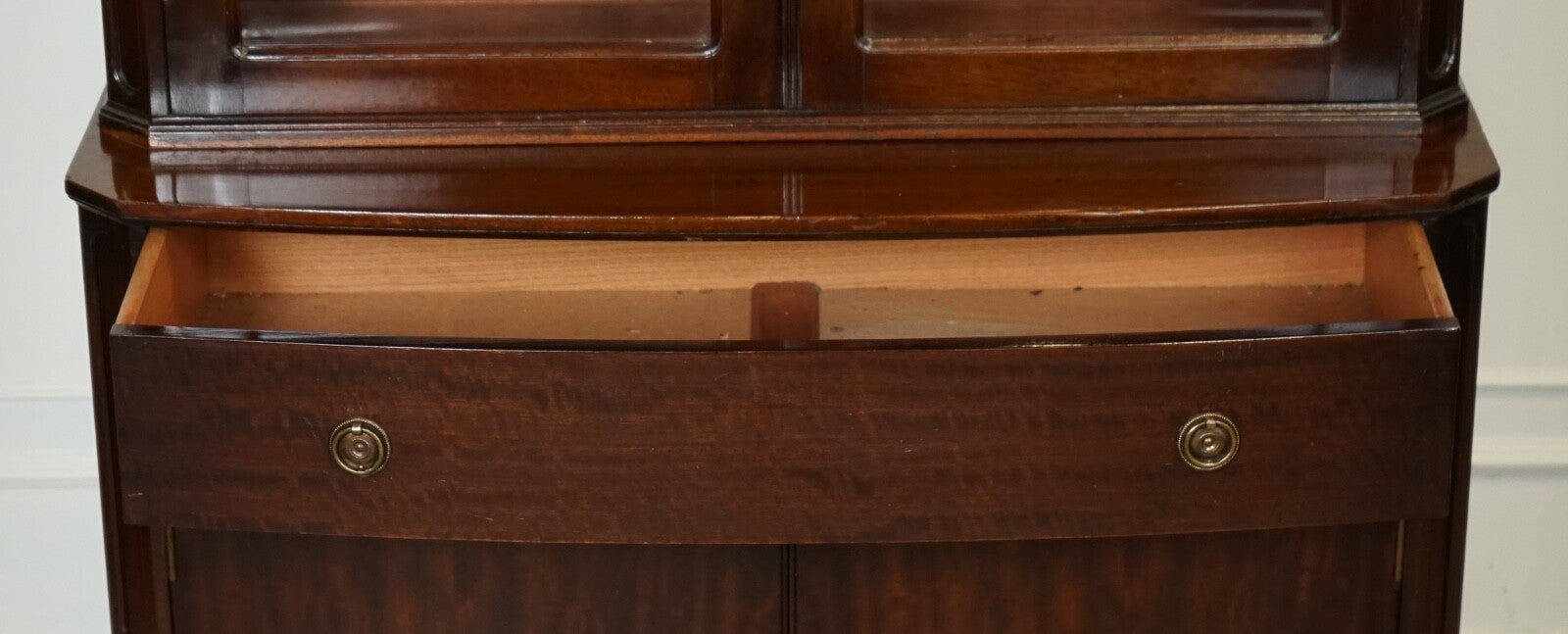 REGENCY STYLE HARDWOOD BOOKCASE CABINET GLAZED DOORS J1