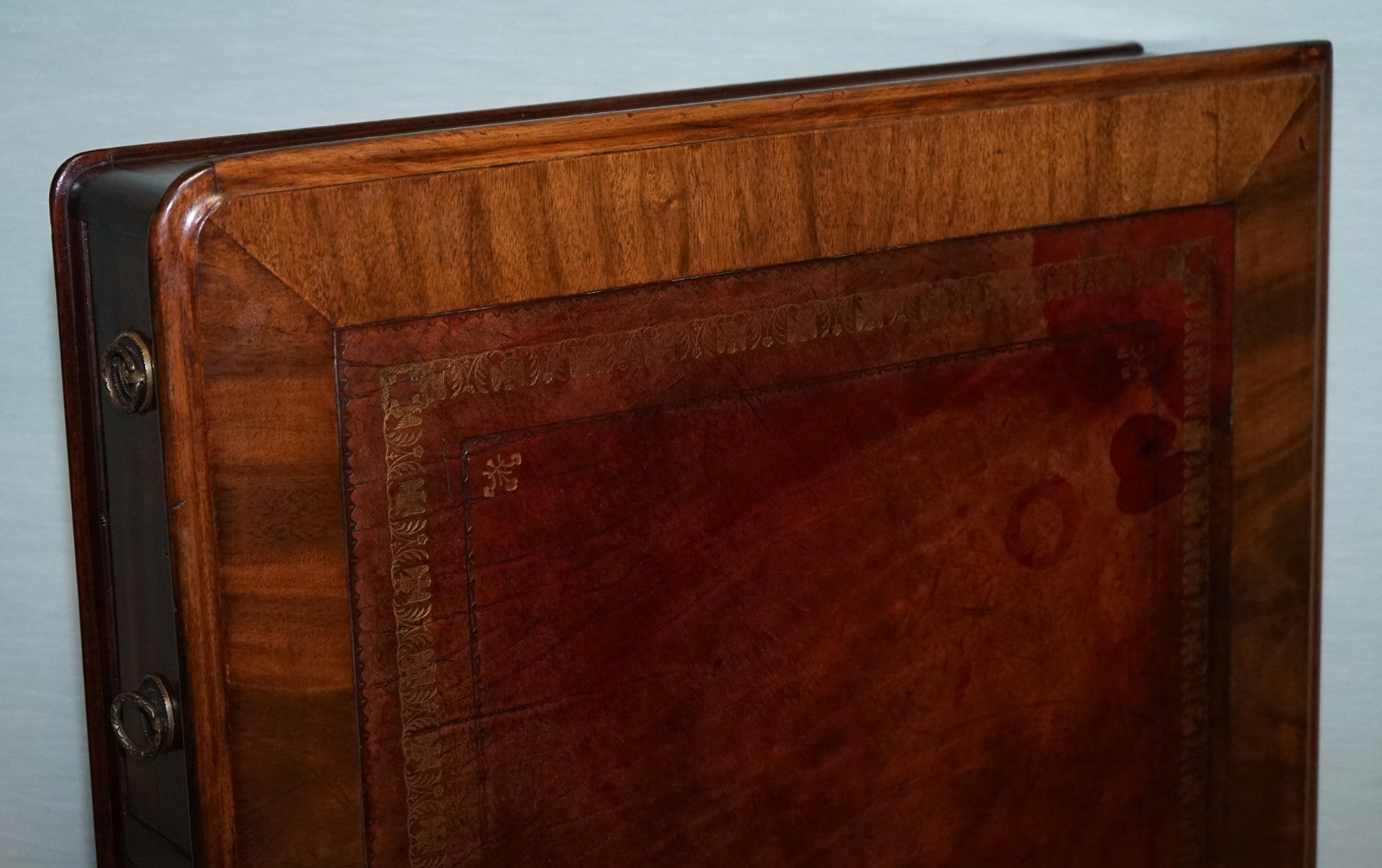 ANTIQUE VICTORiAN HARDWOOD PEDESTAL DESK WITH TOOLED LEATHER TOP