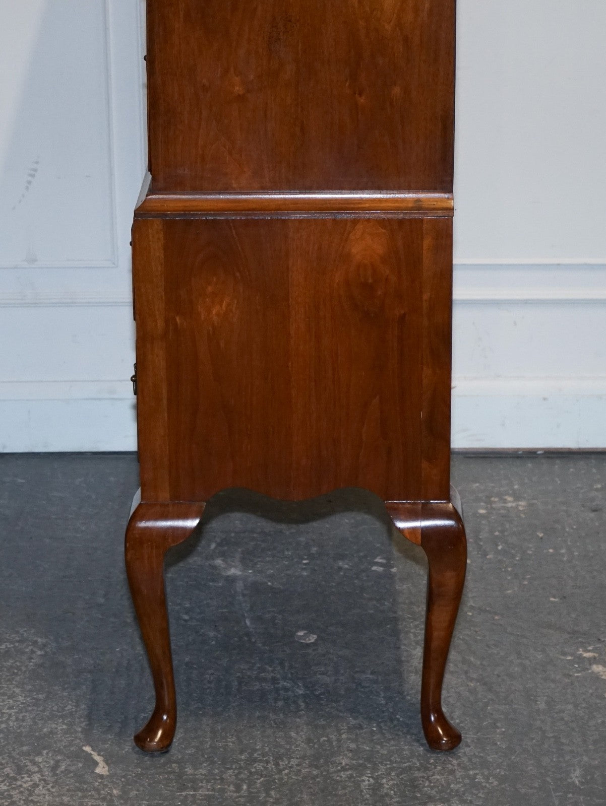 ANTIQUE GEORGIAN STYLE BURR WALNUT CHEST ON STAND WITH QUEEN ANNE LEGS