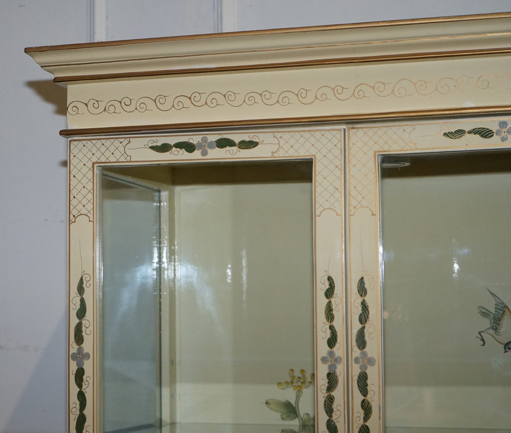 VINTAGE ORIENTAL ASIAN CHINOISERIE CREAM LACQUER HAND PAINTED DISPLAY CABINET