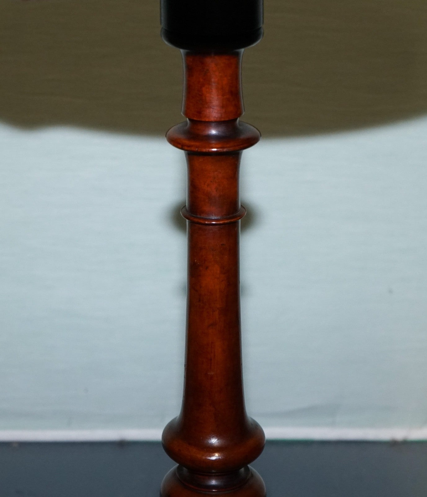 ANTIQUE VICTORIAN TRIPOD SIDE TABLE ROUND WINE TABLE WITH CABRIOLE LEGS