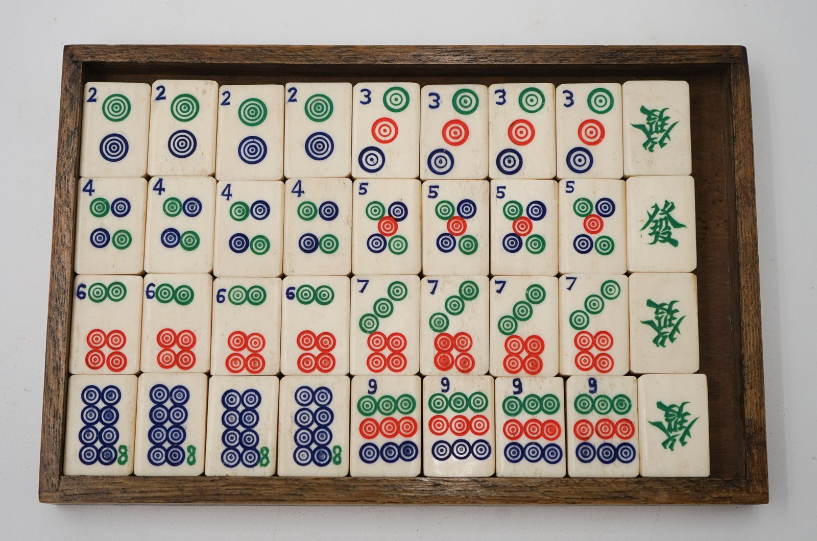 ANTIQUE 1920'S MAHJONG SET WITH ORIGINAL WOODEN BOX BONE & BAMBOO 144 TILES