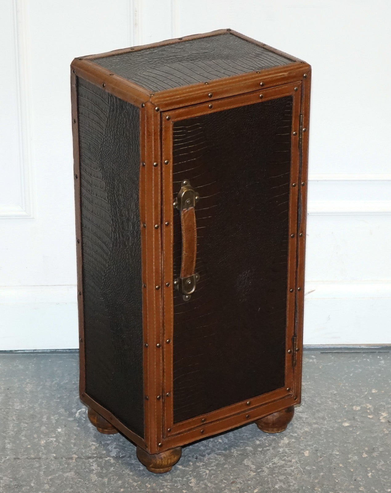 VINTAGE FAUX CROCODILE BROWN LEATHER SUITECASE TRUNK CUPBOARD LEATHER HANDLE