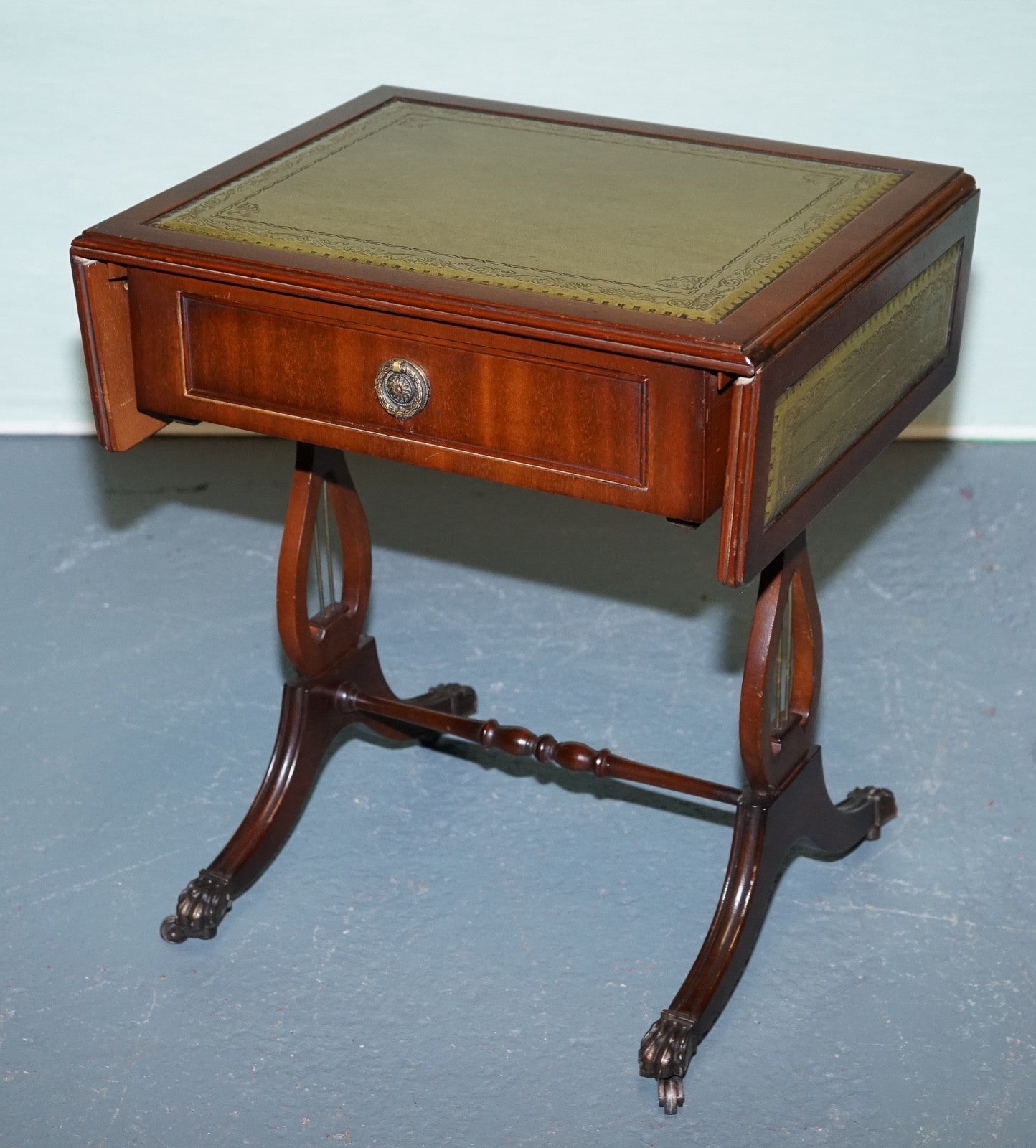 REGENCY STYLE HARDWOOD SIDE TABLE WITH GREEN LEATHER iNSET TOP & DROP LEAVES