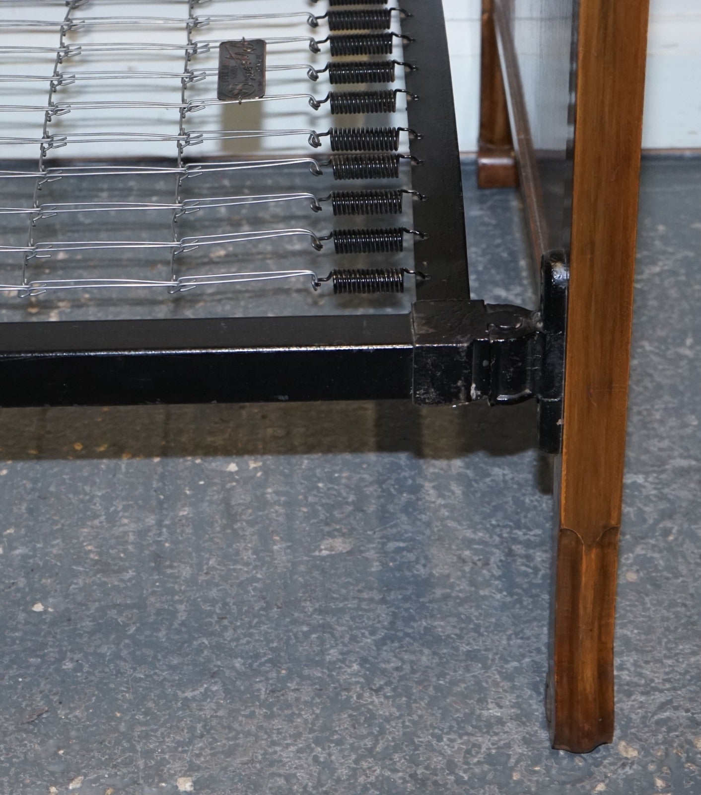 ART DECO BURR WALNUT DECORATIVE INLAID PANELS SINGLE BED (2/2)