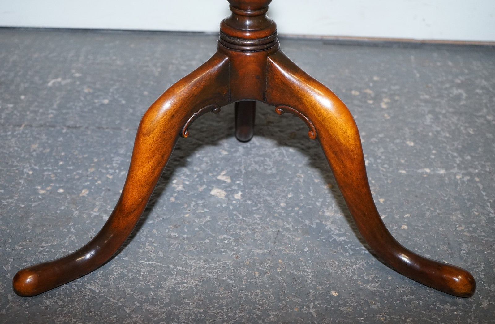 VINTAGE BRIGHTS OF NETTLEBED BURR WALNUT SIDE END WINE TABLE