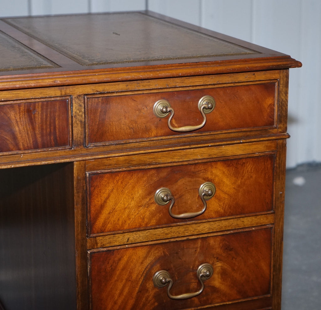 LOVELY BEVAN FUNNELL VINTAGE PEDESTAL DESK WITH HUNTER GREEN LEATHER