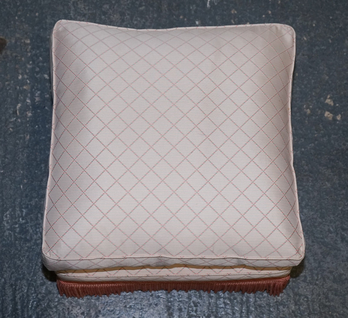TRADITIONAL ENGLISH COUNTRY HOUSE ARMCHAIR WITH FOOTSTOOL FEATHER FILLED
